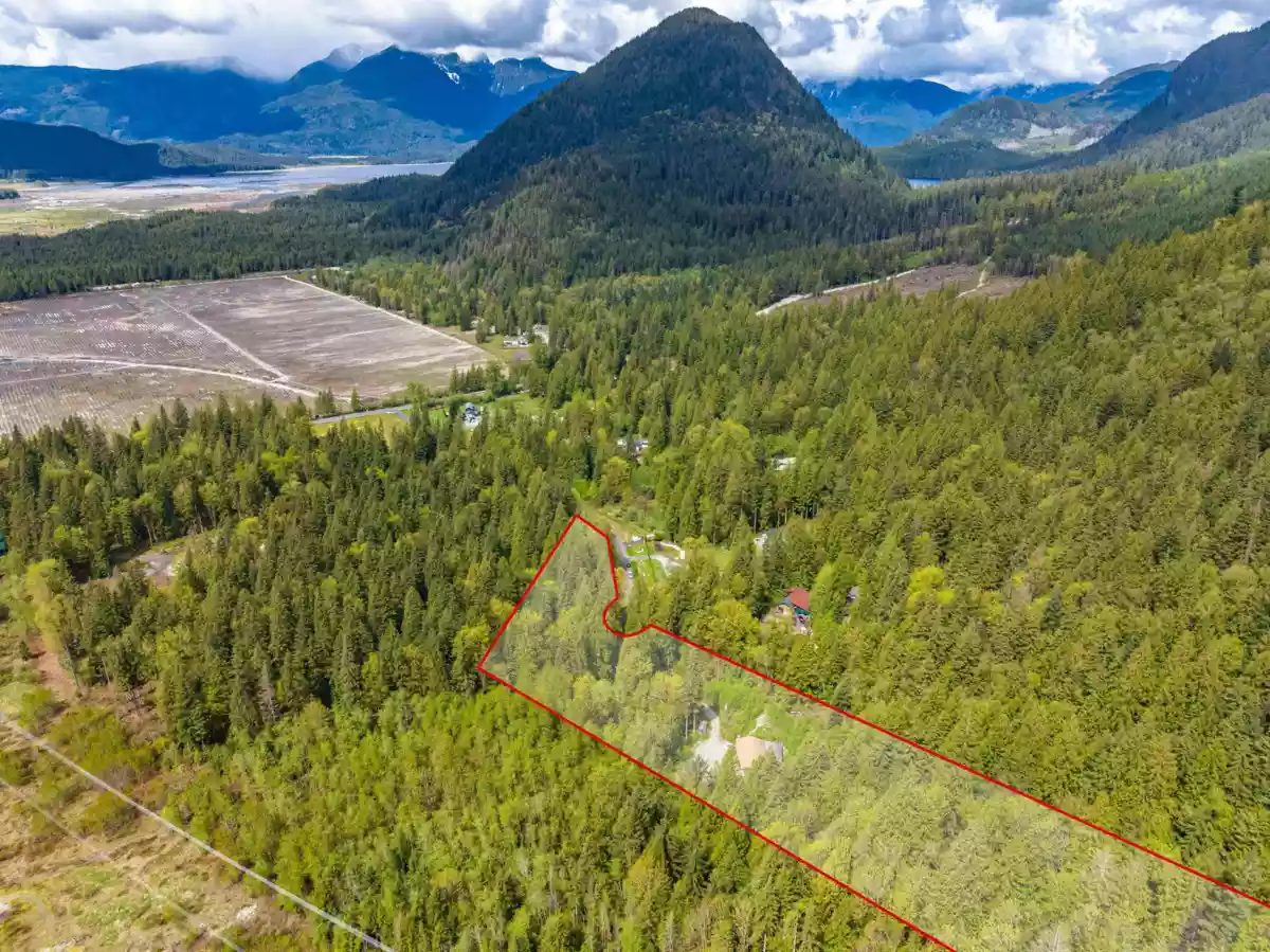 Kitchen Island Photo of 36225 Beyer Road, Mission, BC