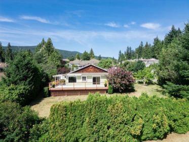 1497 Islandview Drive, Gibsons, BC, Gibsons — Single Family Residence for sale