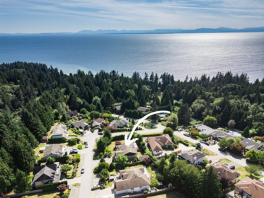 1497 Islandview Drive, Gibsons, BC, Gibsons — Single Family Residence for sale