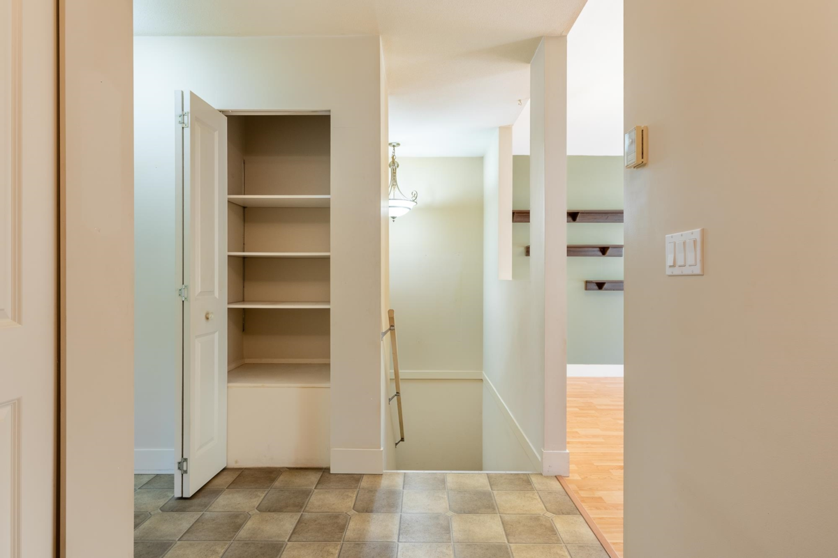 Kitchen Photo of 23 12710 Lagoon Road, Madeira Park, BC