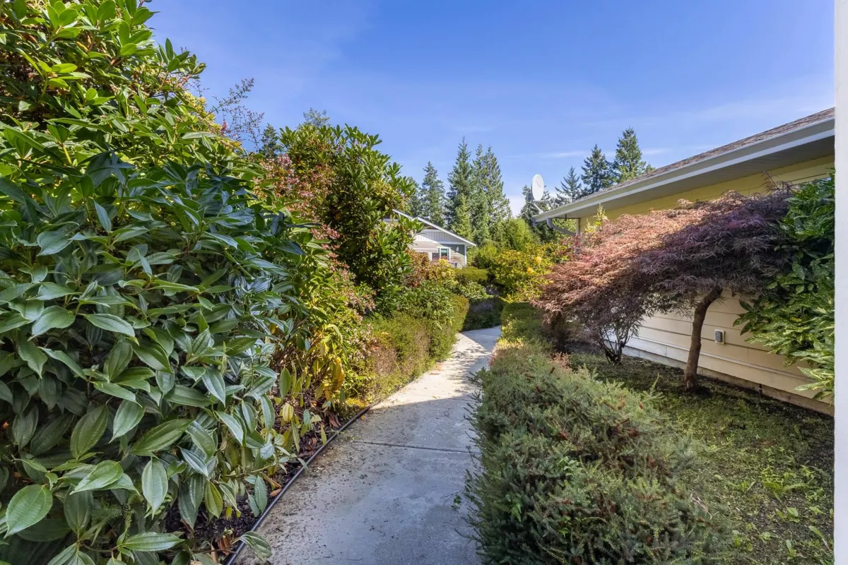 Living Room Photo of 23 12710 Lagoon Road, Madeira Park, BC