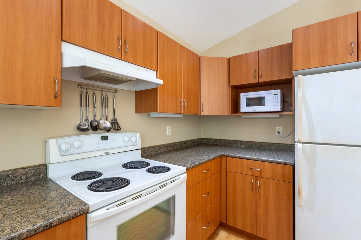 Walk-In Closet Photo of 23 12710 Lagoon Road, Madeira Park, BC