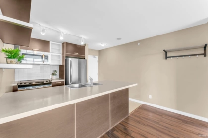2909 9981 Whalley Boulevard, Surrey, BC, Surrey — Apartment/Condo for sale