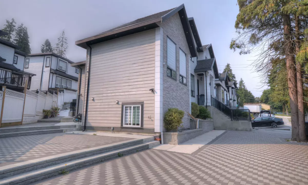 Powder Room Photo of 14232 114 Avenue, Surrey, BC