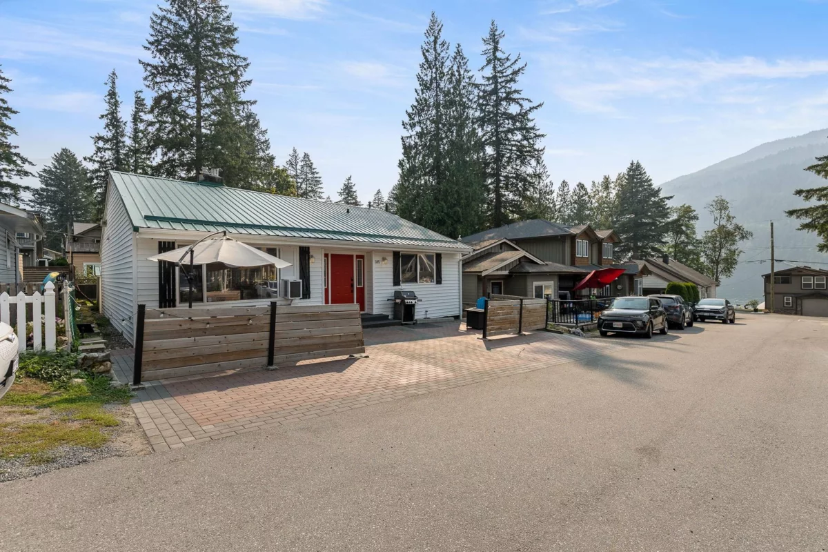 Exterior Front Photo of 395 Alder Street, Cultus Lake, BC
