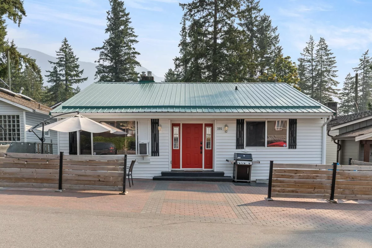 Kitchen Photo of 395 Alder Street, Cultus Lake, BC