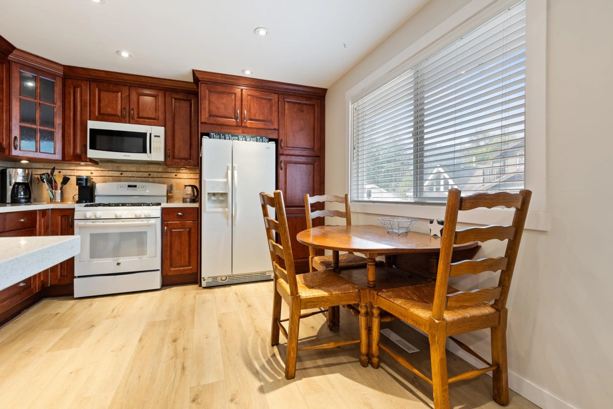 Primary Bedroom Photo of 395 Alder Street, Cultus Lake, BC