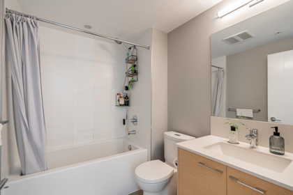 Entry Foyer Photo of 519 13963 105 Boulevard, Surrey, BC