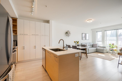 Kitchen Photo of 519 13963 105 Boulevard, Surrey, BC