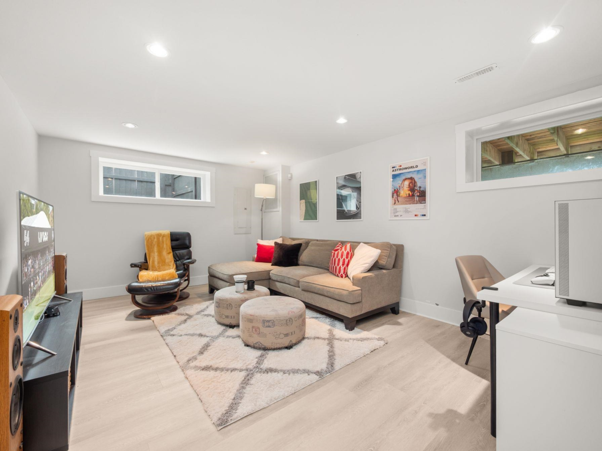 Guest Bathroom Photo of 12035 56 Avenue, Surrey, BC