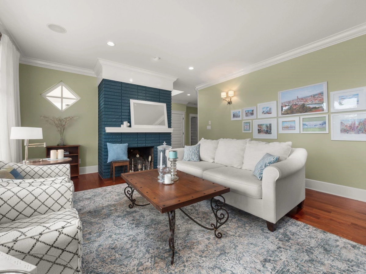 Hallway Photo of 12035 56 Avenue, Surrey, BC