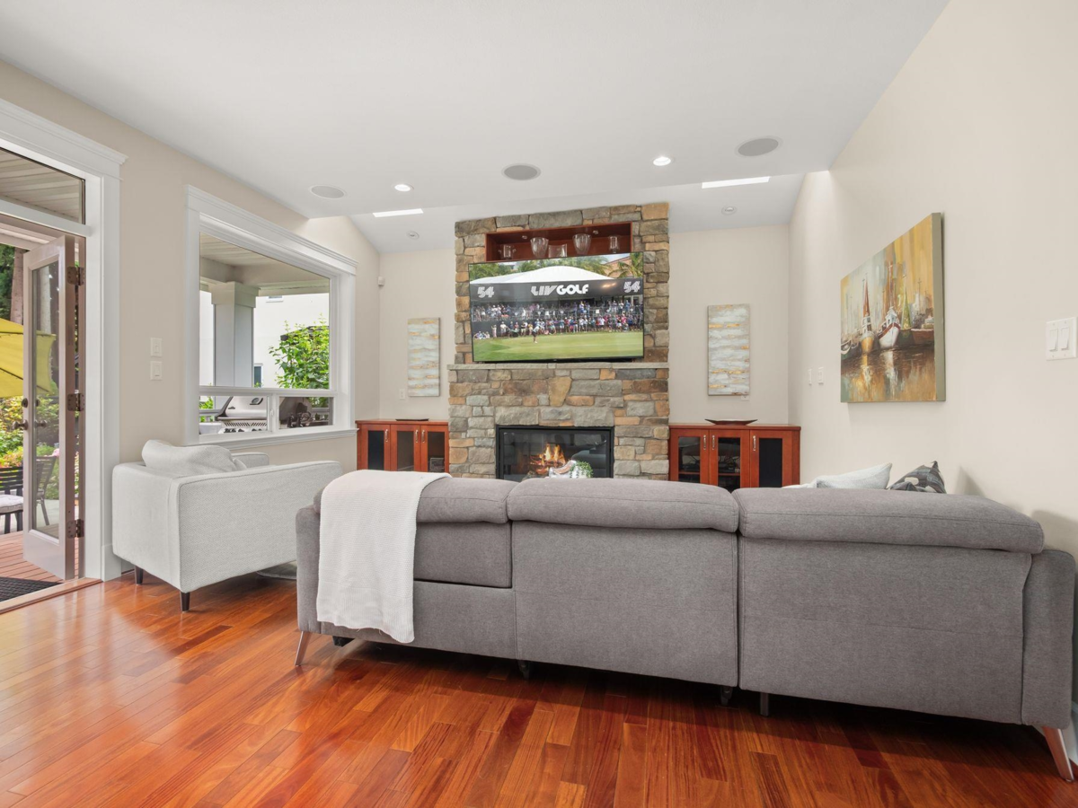 Kitchen Island Photo of 12035 56 Avenue, Surrey, BC