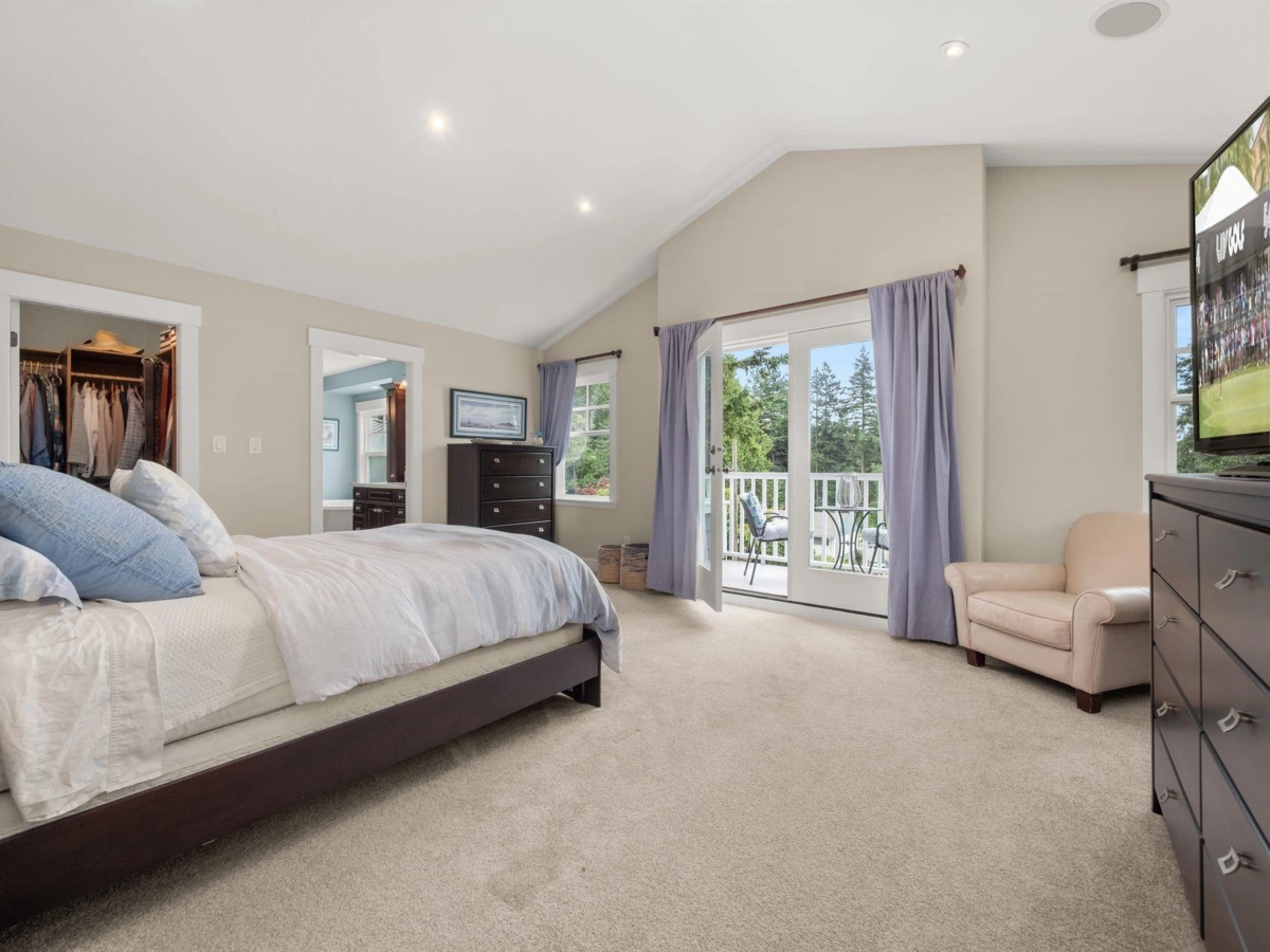 Primary Bathroom Photo of 12035 56 Avenue, Surrey, BC