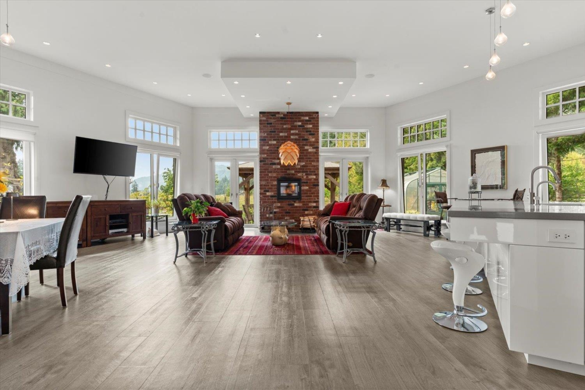 Breakfast Nook Photo of 1185 Columbia Valley Road, Columbia Valley, BC