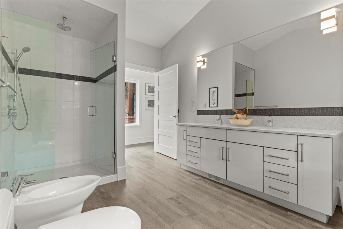 Hallway Photo of 1185 Columbia Valley Road, Columbia Valley, BC