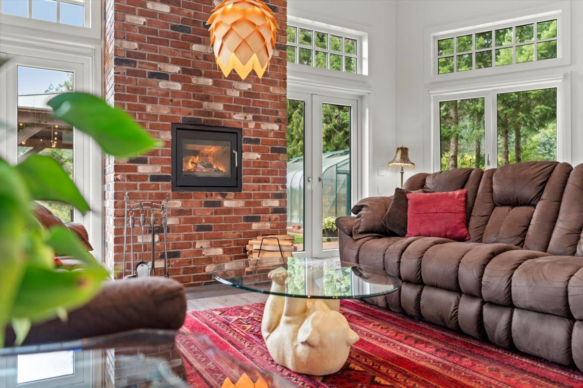 Kitchen Island Photo of 1185 Columbia Valley Road, Columbia Valley, BC