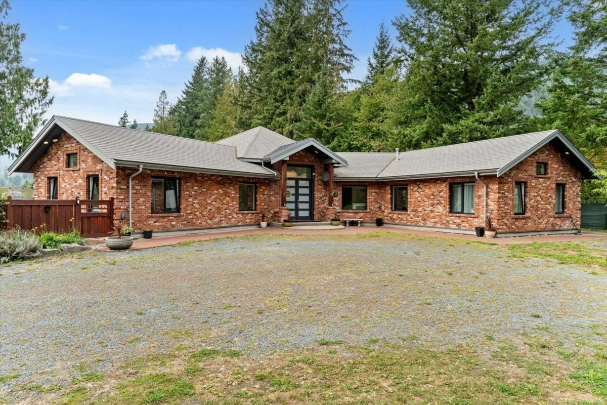 Living Room Photo of 1185 Columbia Valley Road, Columbia Valley, BC