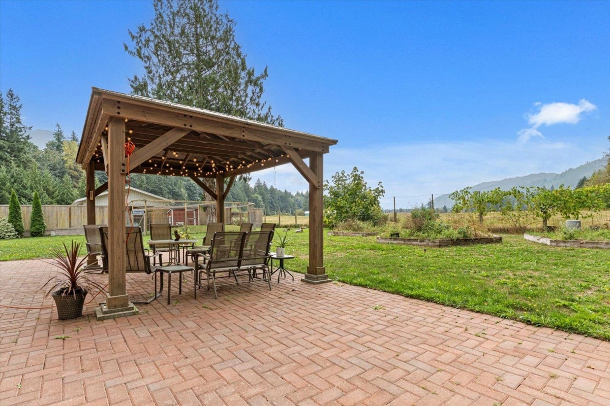 Outdoor Kitchen Photo of 1185 Columbia Valley Road, Columbia Valley, BC