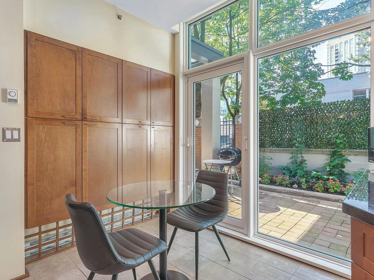 Breakfast Nook Photo of 1490 Hornby Street, Vancouver, BC