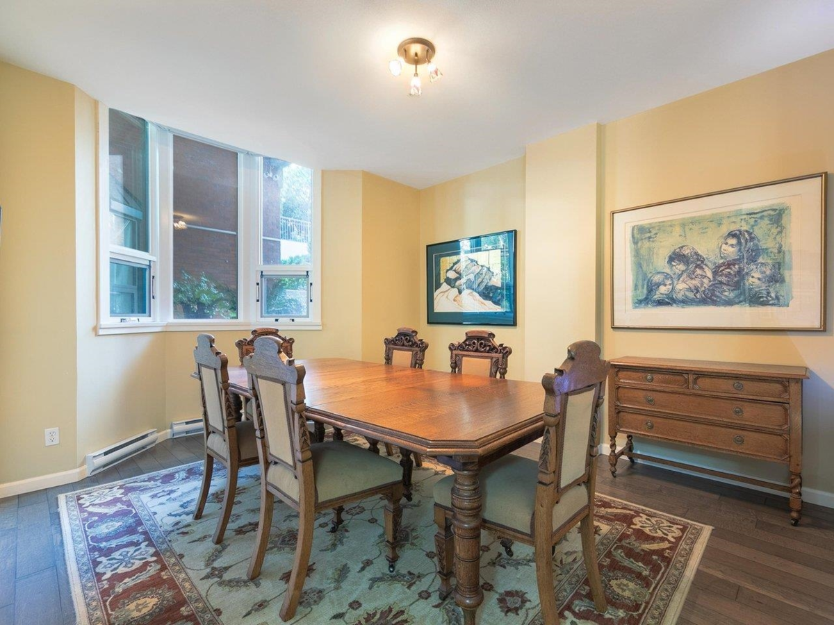 Dining Area Photo of 1490 Hornby Street, Vancouver, BC