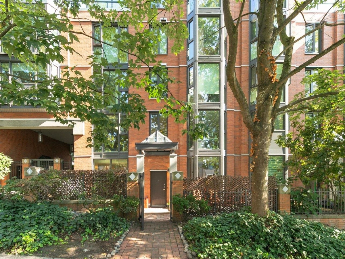 Entry Foyer Photo of 1490 Hornby Street, Vancouver, BC