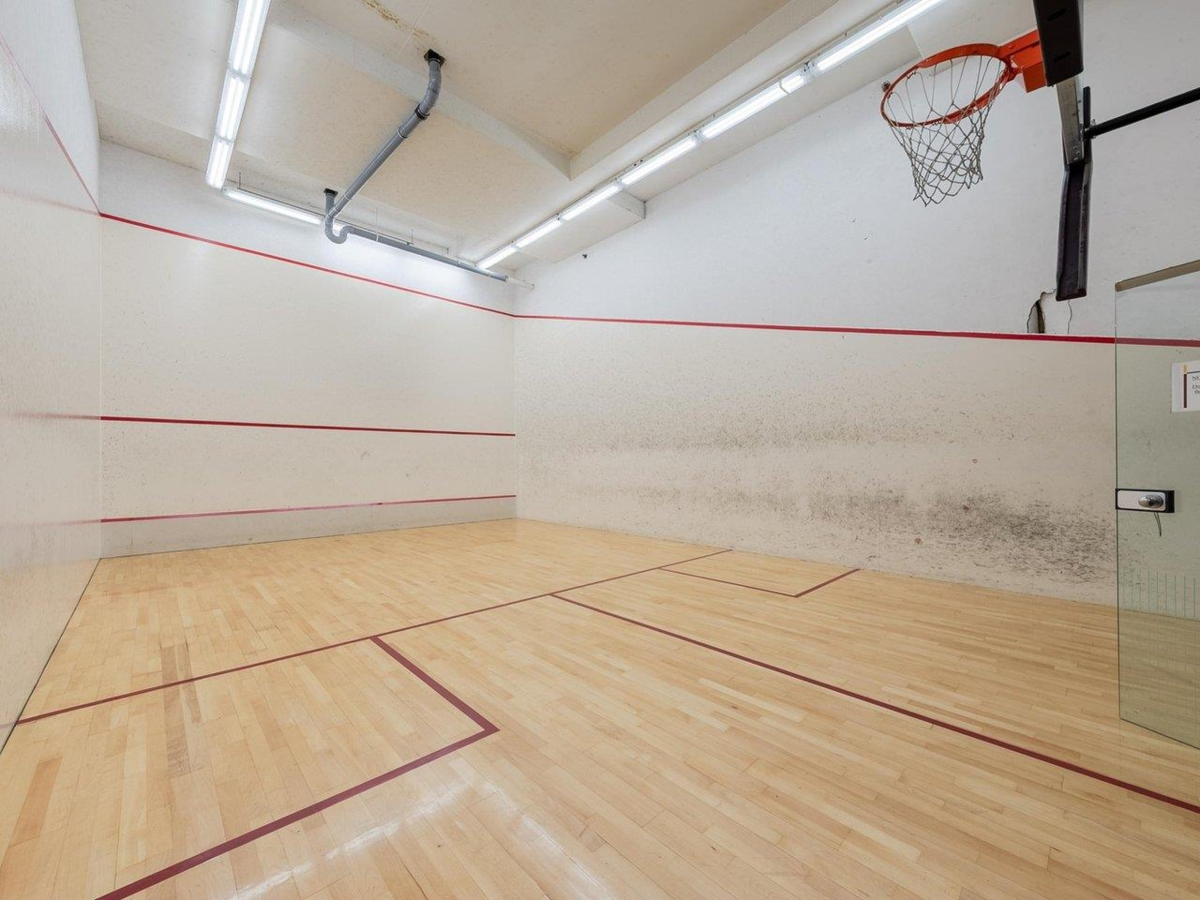 Front Yard Photo of 1490 Hornby Street, Vancouver, BC