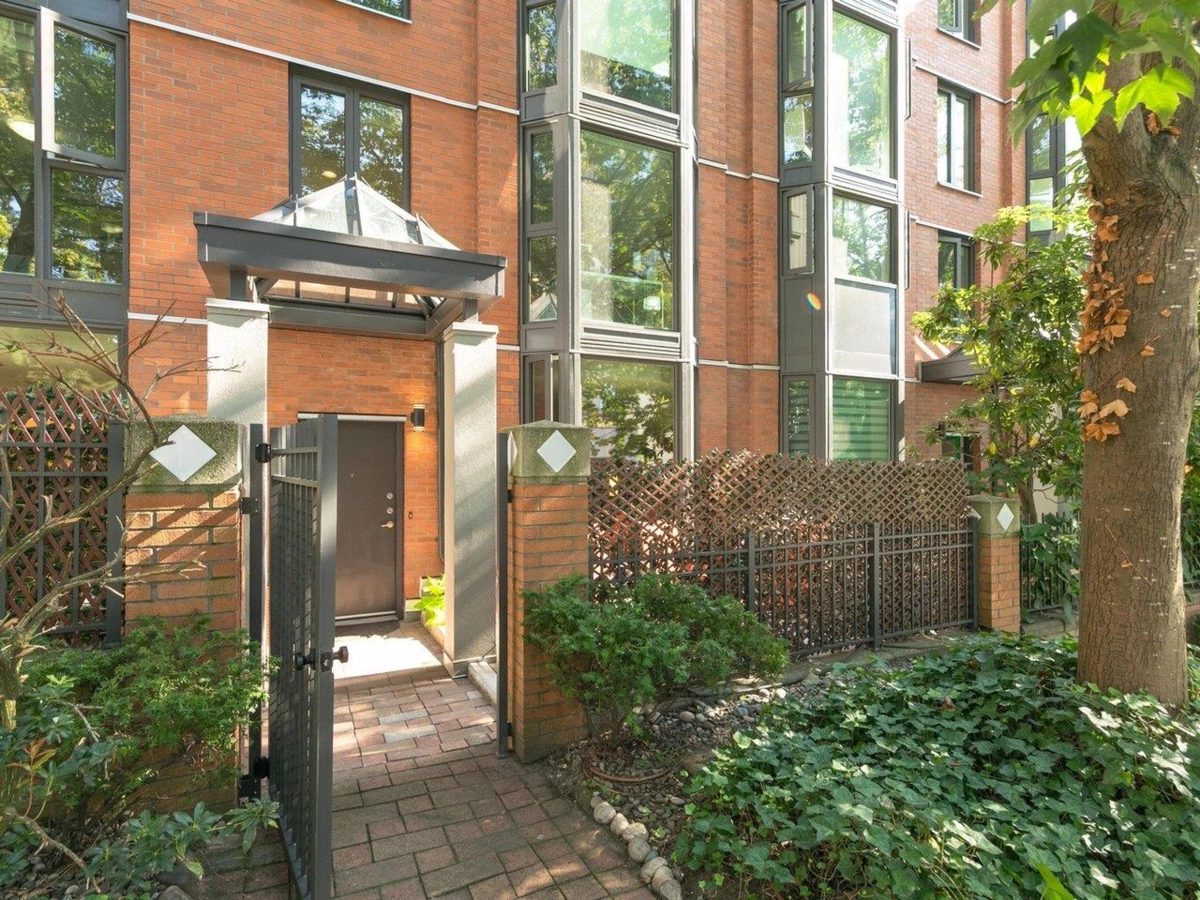 Hallway Photo of 1490 Hornby Street, Vancouver, BC