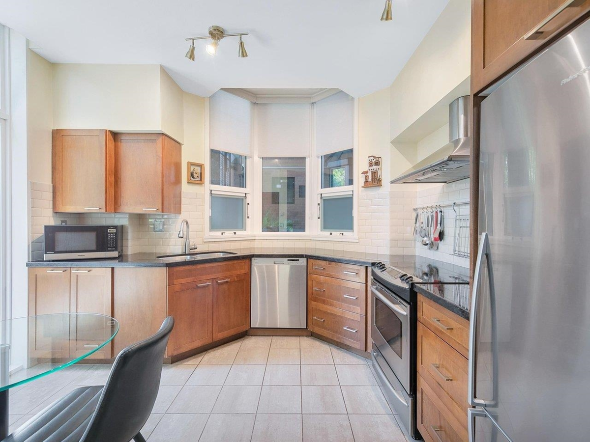 Kitchen Photo of 1490 Hornby Street, Vancouver, BC