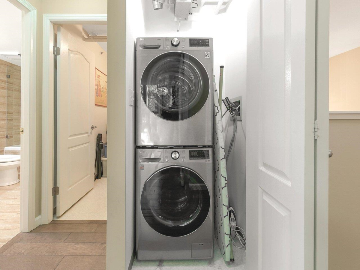 Mudroom Photo of 1490 Hornby Street, Vancouver, BC