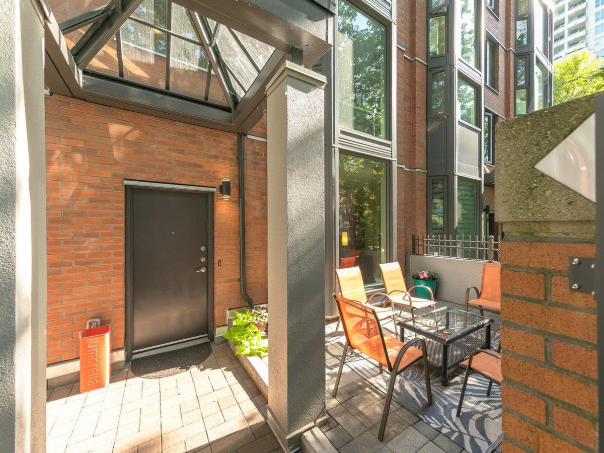 Staircase Photo of 1490 Hornby Street, Vancouver, BC