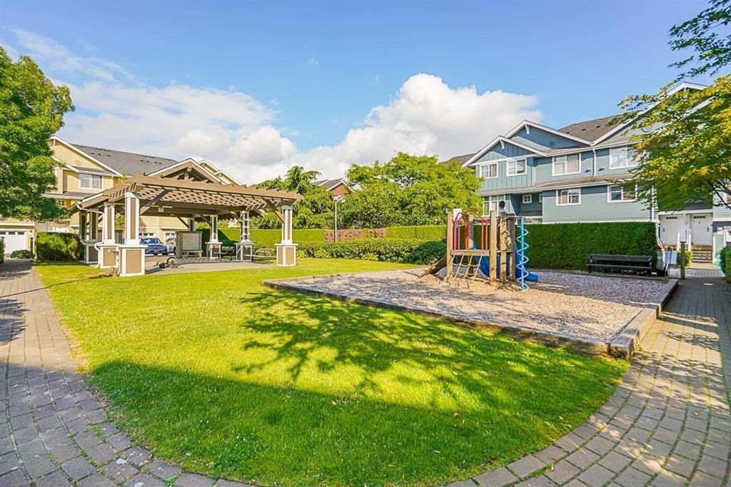 Hot Tub / Spa Photo of 35 935 Ewen Avenue, New Westminster, BC