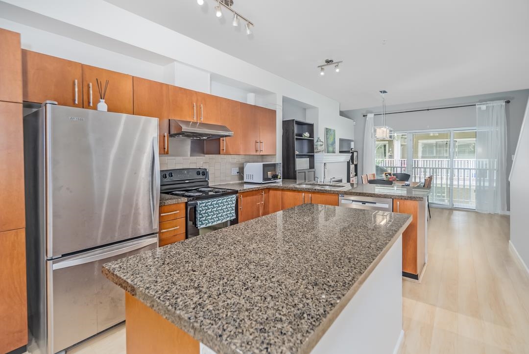 Kitchen Photo of 35 935 Ewen Avenue, New Westminster, BC