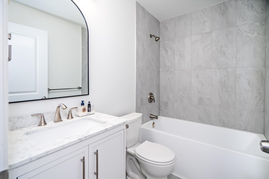 Walk-In Closet Photo of 35 935 Ewen Avenue, New Westminster, BC