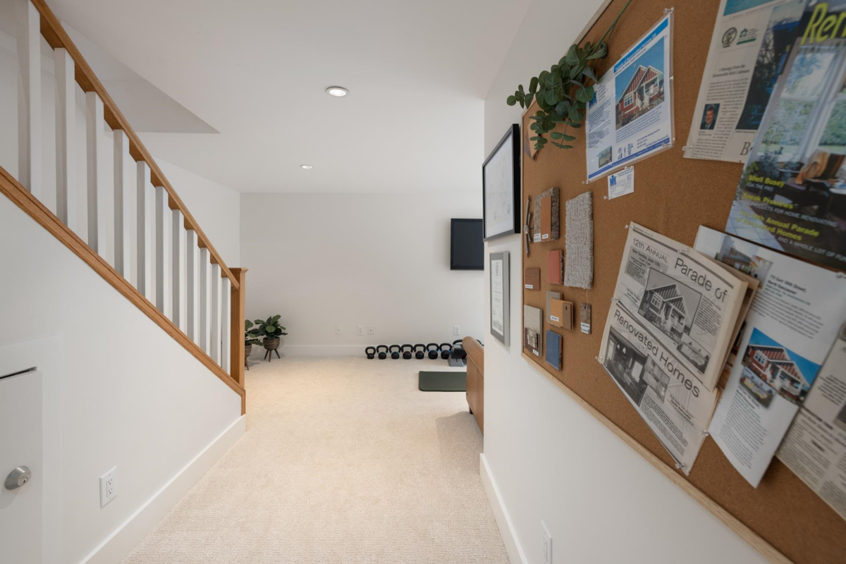 Backyard Photo of 518 E 7th Street, North Vancouver, BC