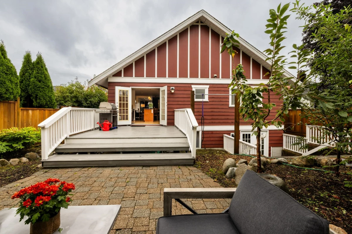 Basement Recreation Room Photo of 518 E 7th Street, North Vancouver, BC