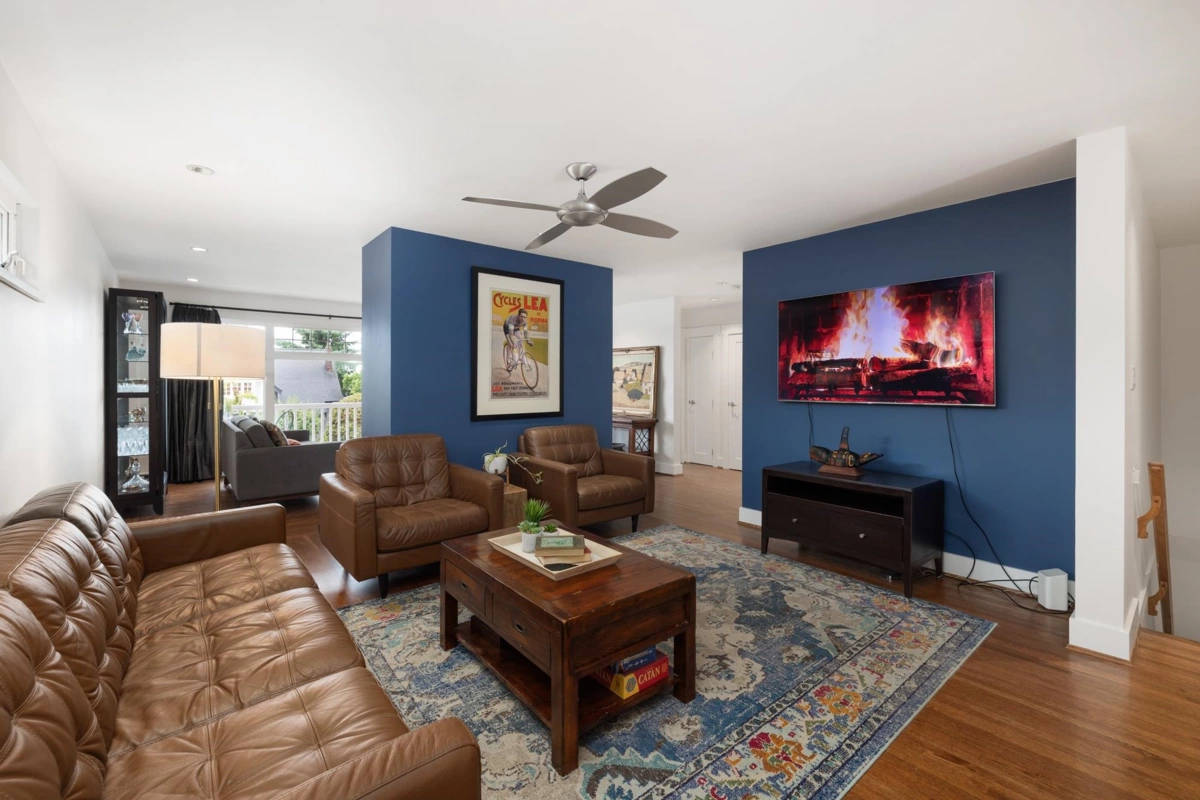 Breakfast Nook Photo of 518 E 7th Street, North Vancouver, BC