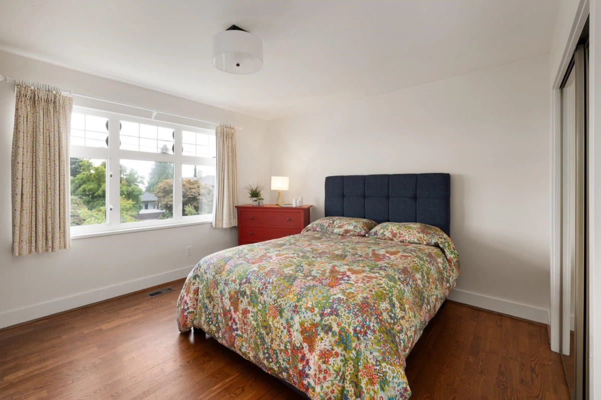 Entry Foyer Photo of 518 E 7th Street, North Vancouver, BC