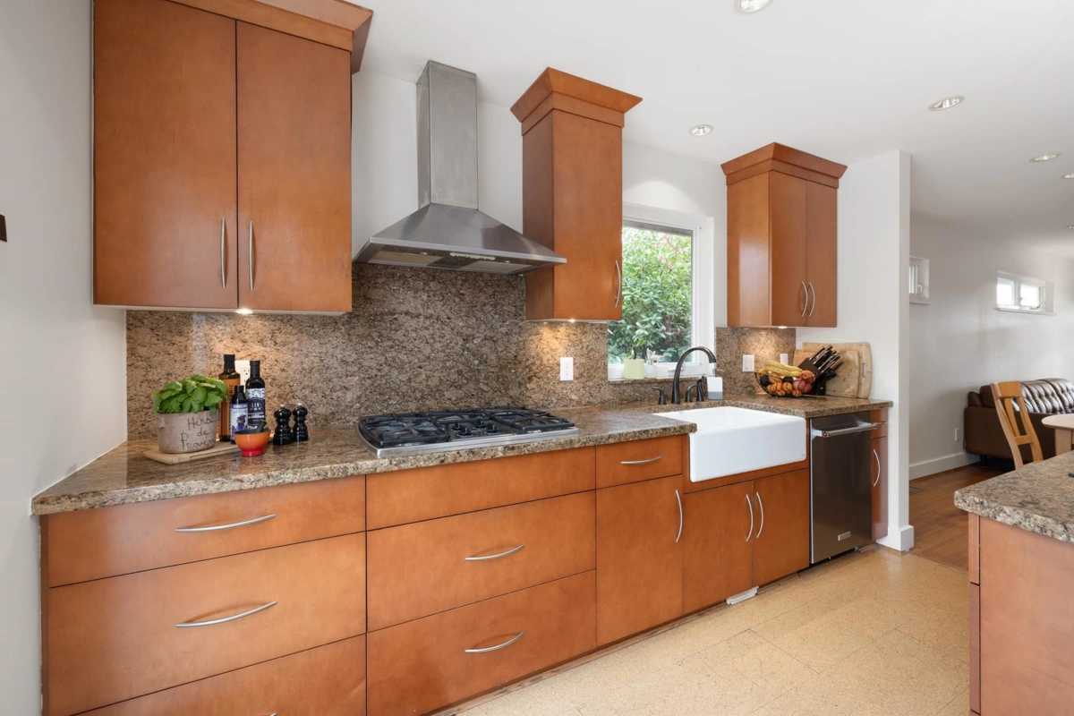 Guest Bathroom Photo of 518 E 7th Street, North Vancouver, BC