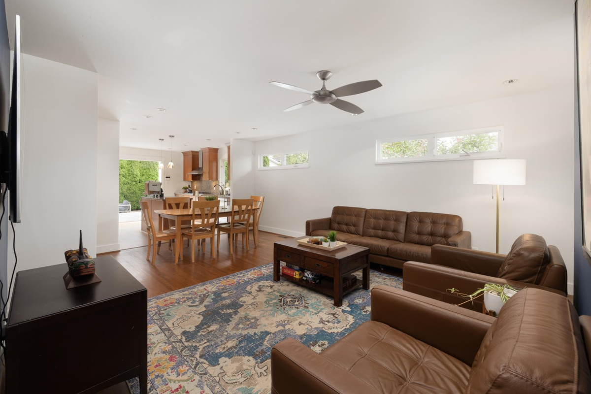 Primary Bathroom Photo of 518 E 7th Street, North Vancouver, BC