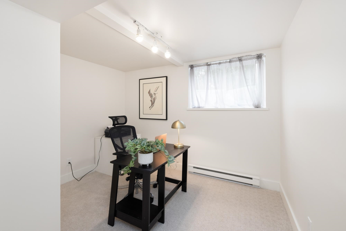 Swimming Pool Photo of 518 E 7th Street, North Vancouver, BC