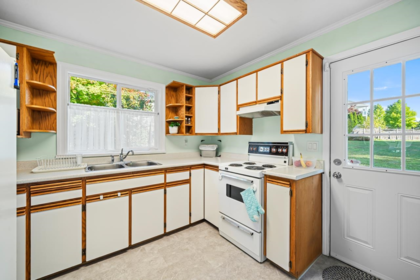Basement Recreation Room Photo of 6588 148a Street, Surrey, BC