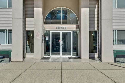 210 33738 King Road, Abbotsford, BC, Abbotsford — Apartment/Condo for sale