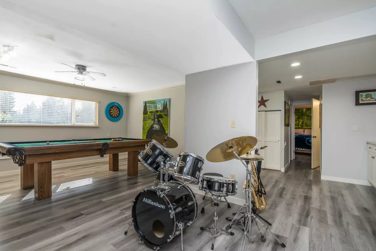 Basement Recreation Room Photo of 20651 44 Avenue, Langley, BC
