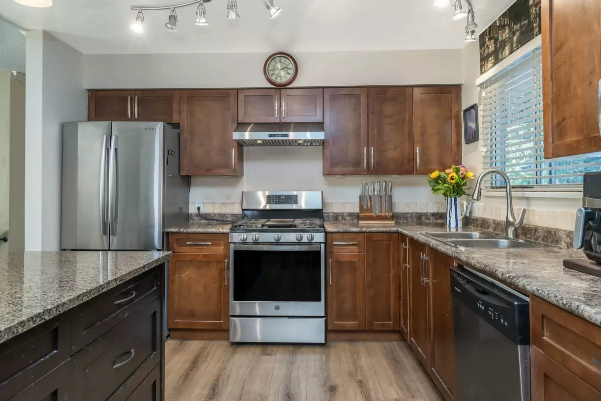 Kitchen Island Photo of 20651 44 Avenue, Langley, BC