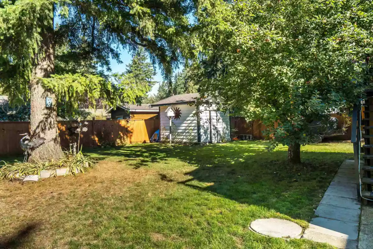 Swimming Pool Photo of 20651 44 Avenue, Langley, BC