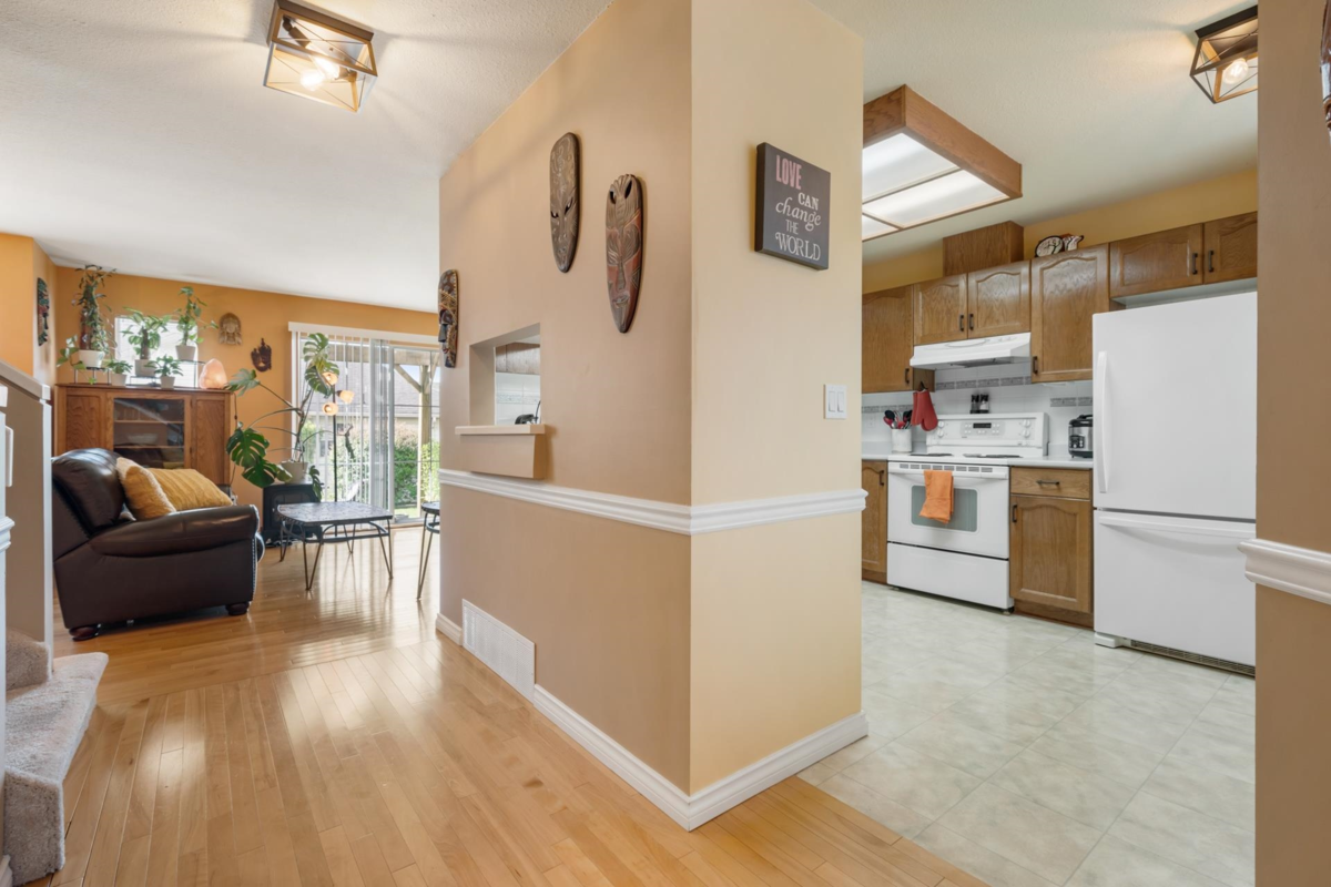 Breakfast Nook Photo of 30 6140 192 Street, Surrey, BC