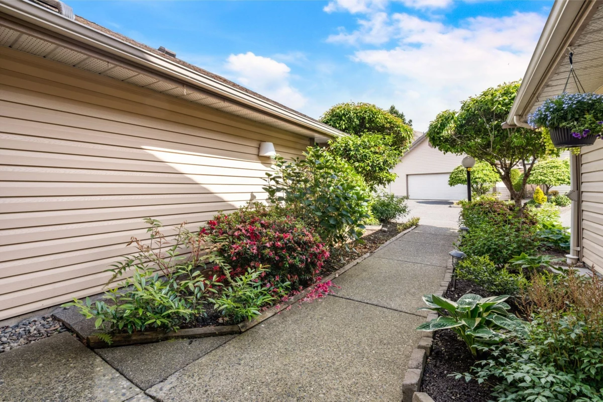 Dining Area Photo of 30 6140 192 Street, Surrey, BC