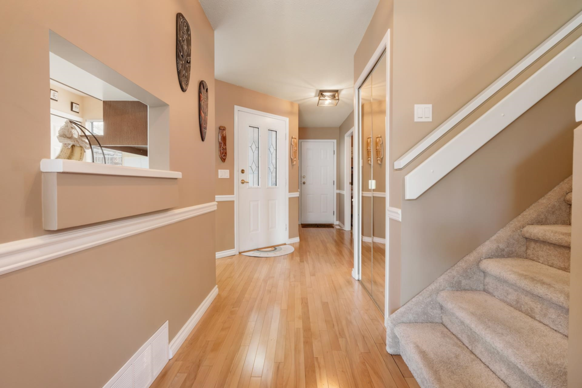 Entry Foyer Photo of 30 6140 192 Street, Surrey, BC