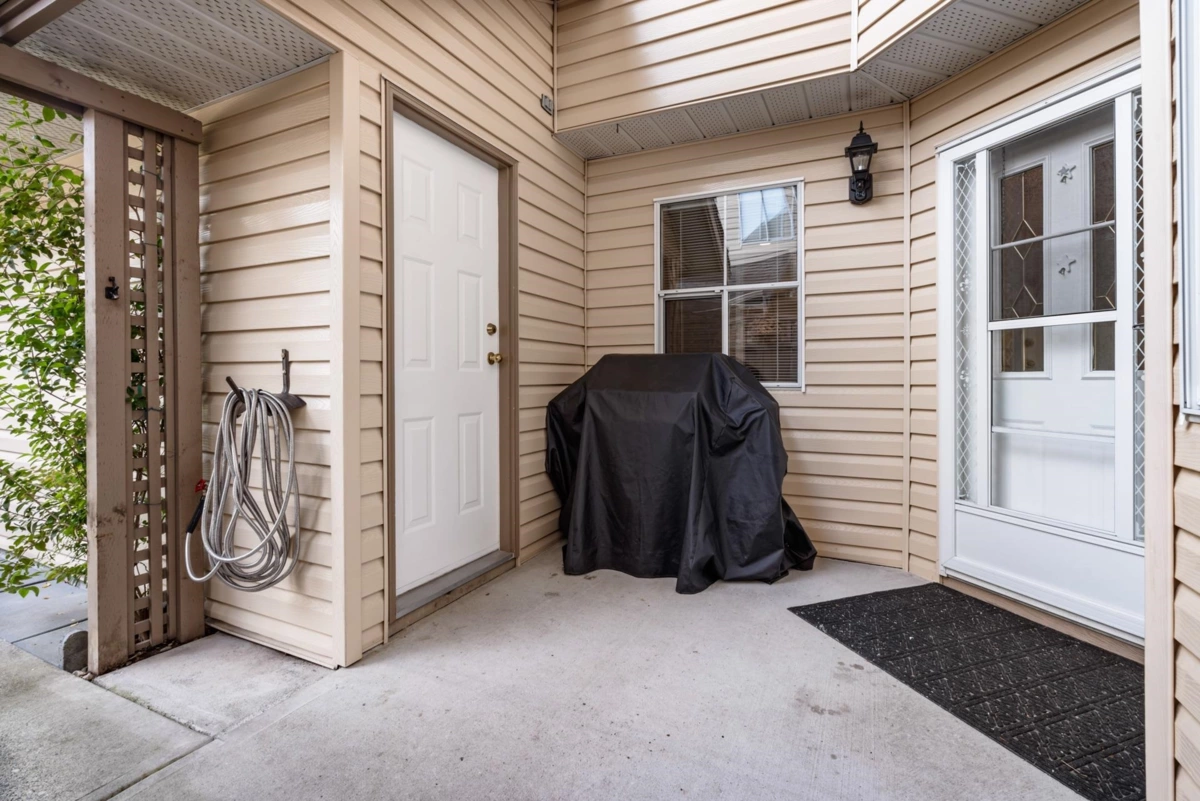 Kitchen Photo of 30 6140 192 Street, Surrey, BC