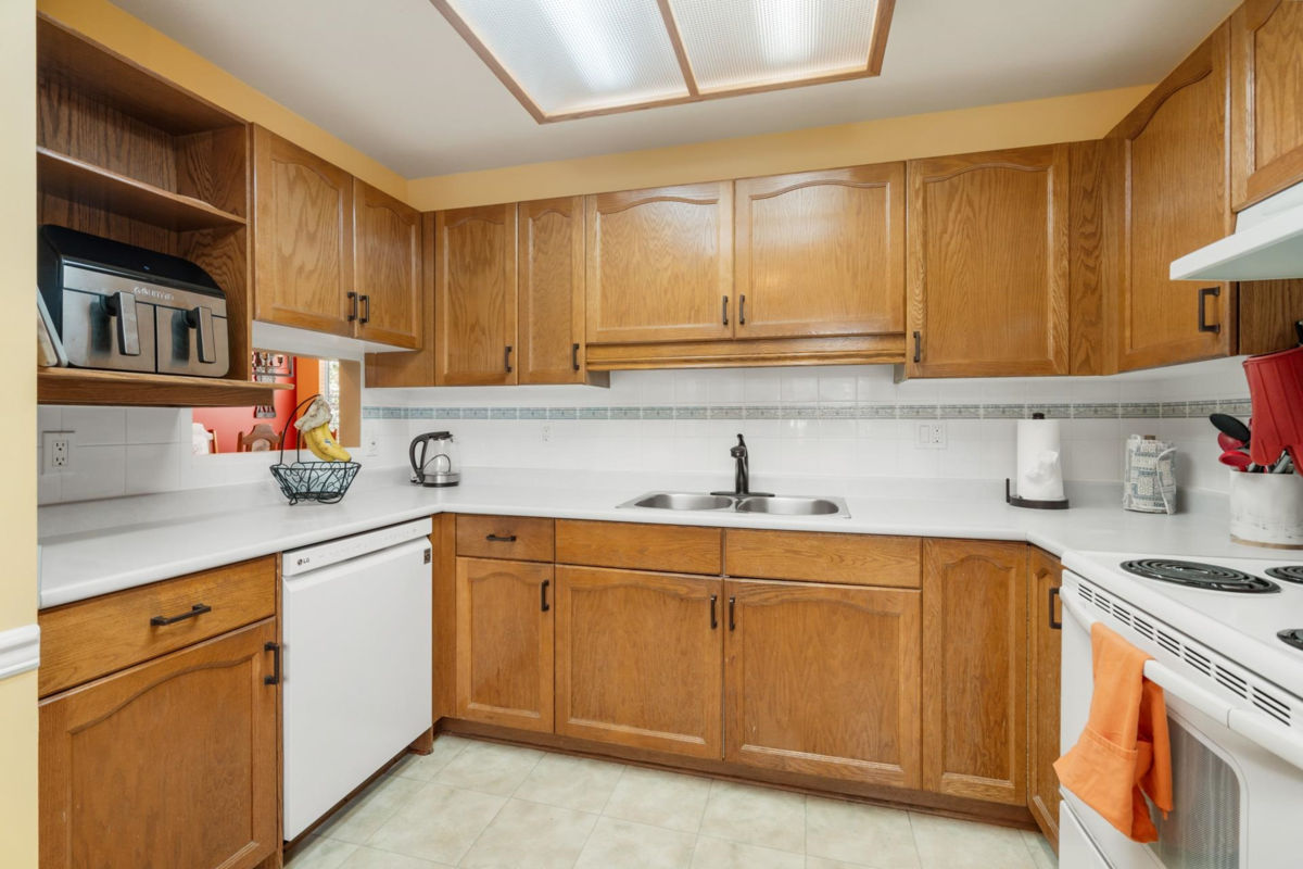 Primary Bathroom Photo of 30 6140 192 Street, Surrey, BC